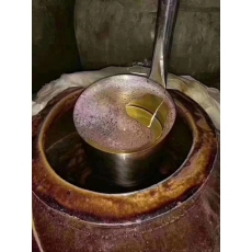酱香型白酒，散酒窖藏